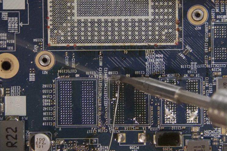 Videos filtrados muestran fábricas en China desmantelando tarjetas RTX 5090 por miles para servidores de IA