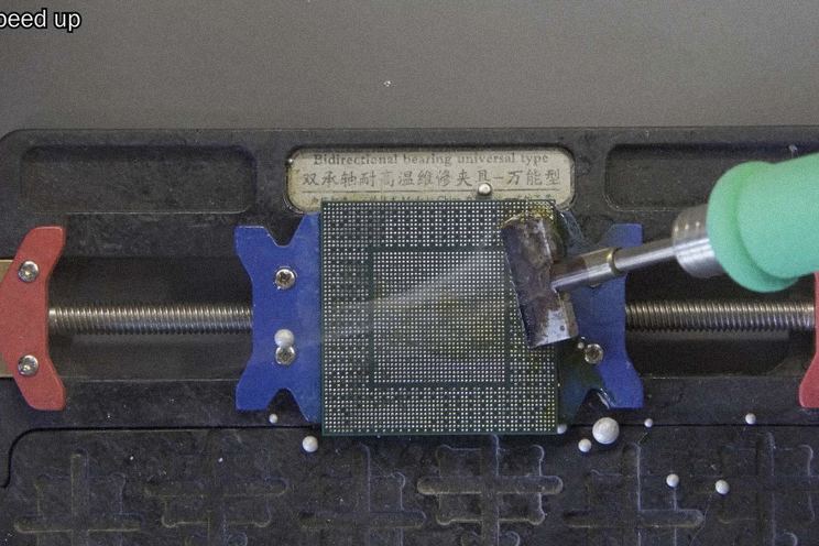 Videos filtrados muestran fábricas en China desmantelando tarjetas RTX 5090 por miles para servidores de IA