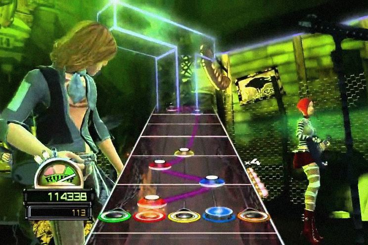¿Guitar Hero o Rock Band? La guerra de instrumentos de plástico que marcó a toda una generación