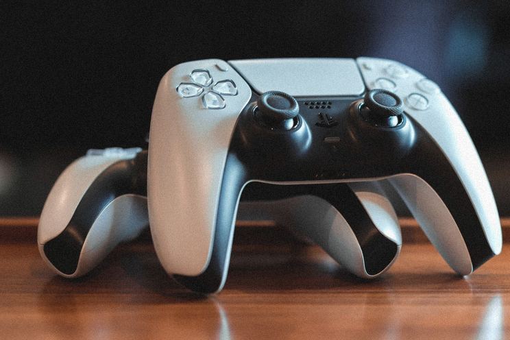 Sony patenta un DualSense que cobra con NFC: tarjeta o teléfono contra el control para comprar juegos